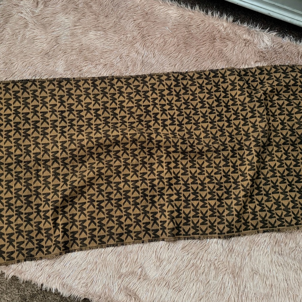 New with tag Michael Kors MK logo & plaid reversible extra long shawl/wrap